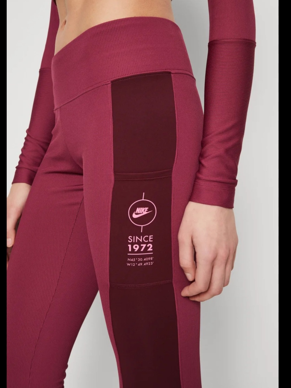 NWT Nike Sportswear Tight Fit Low Rise Full Lenght Leggings Sz Small